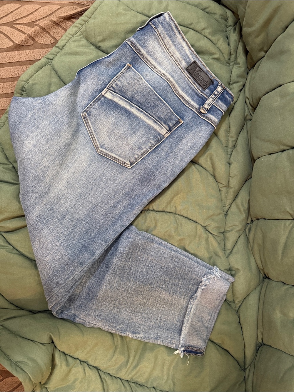 Natural Reflections Light Blue Faded Denim Capris Jeans Back Waist Patch
